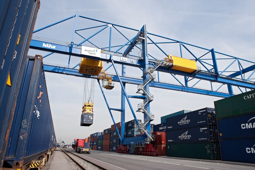 Verladekran im Duisburger Containerhafen